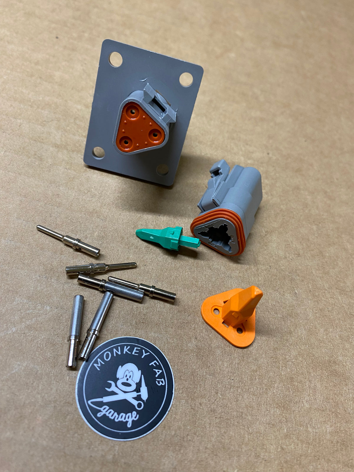DAVID SAMPLE/PSG/PUNPEE、S.L.A.C.K. Deutsch Flanged (bulkhead) DT connector